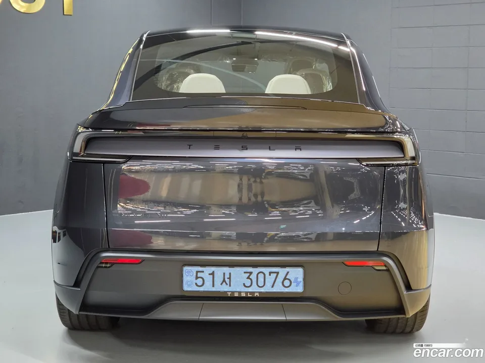 Tesla Model Y L AWD 2026 — thumbnail 5