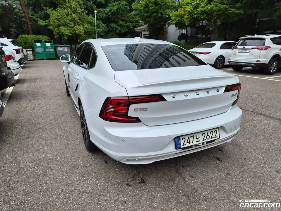 Volvo S90 B6 AWD 2024 — thumbnail 4