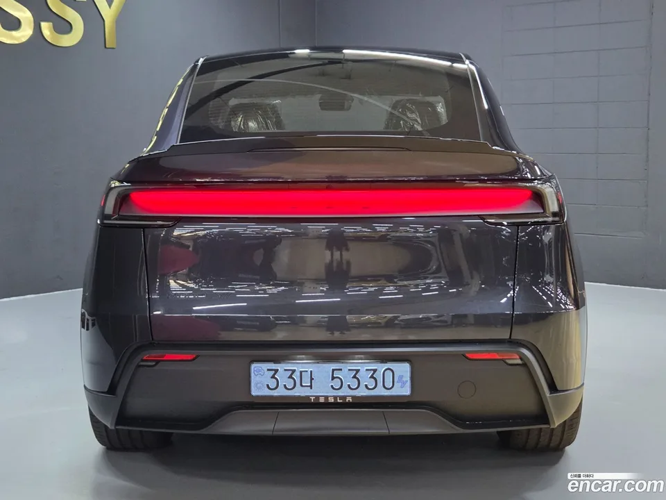 Tesla Model Y L AWD 2026 — thumbnail 2