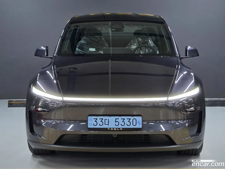 Tesla Model Y L AWD 2026 — thumbnail 4