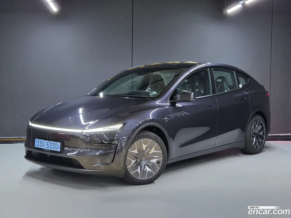 Tesla Model Y L AWD 2026 — photo 1, buy with delivery to Moscow