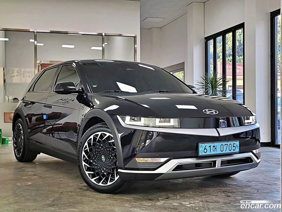 Hyundai Ioniq 5 2023 — photo 1, buy with delivery to Moscow