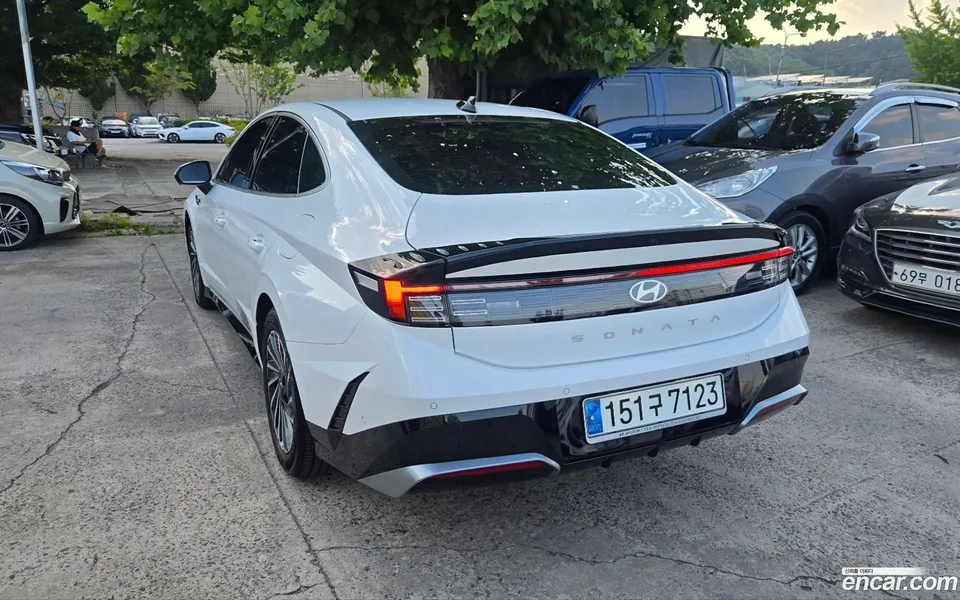 Hyundai Sonata The Edge Hybrid 2023 — thumbnail 2