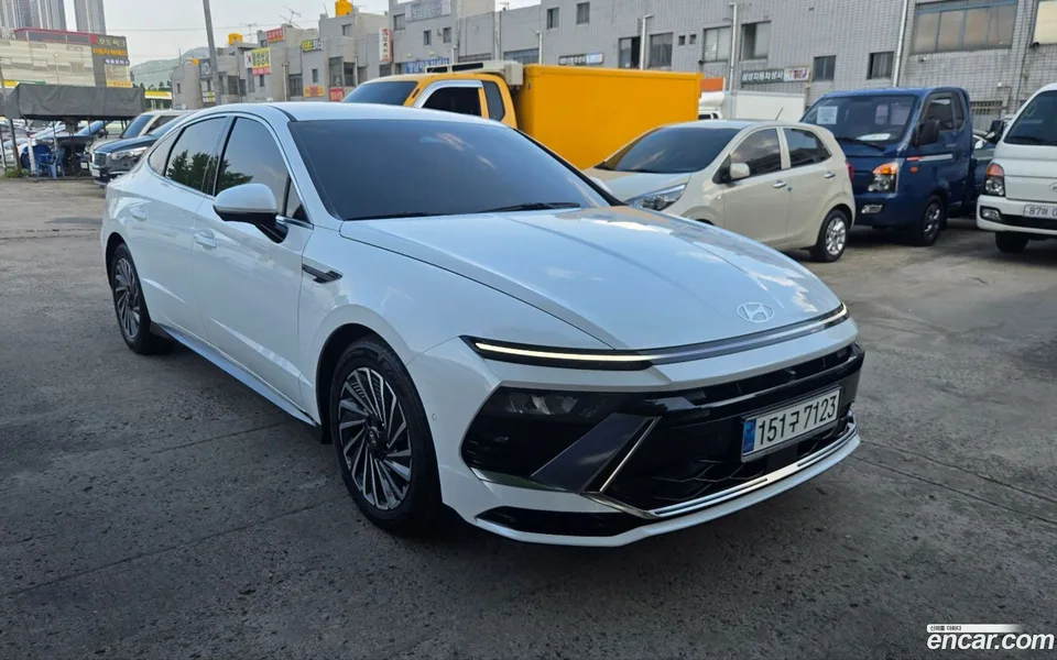 Hyundai Sonata The Edge Hybrid 2023 — thumbnail 4