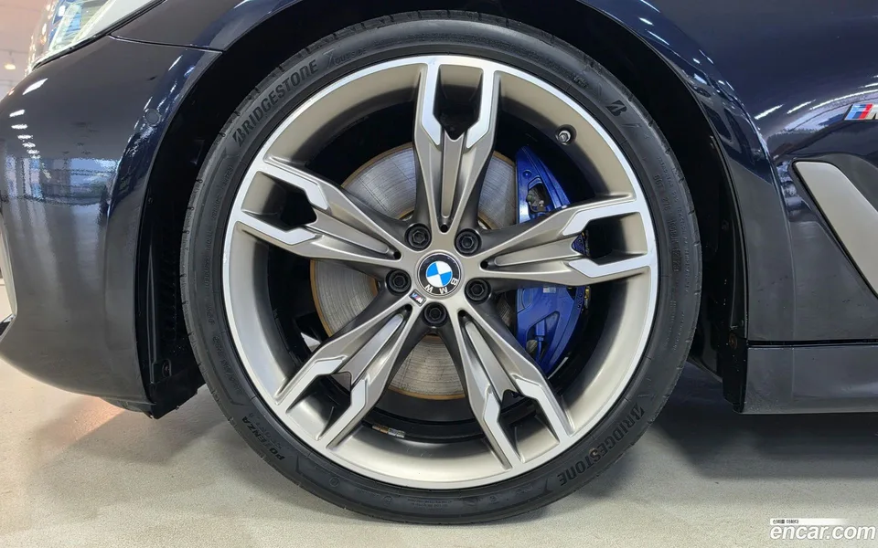 BMW 5 Series M550i xDrive 2022 — thumbnail 5