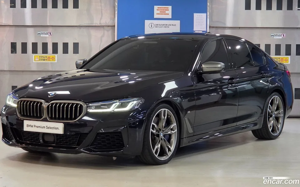 BMW 5 Series M550i xDrive 2022 — photo 1, buy with delivery to Moscow