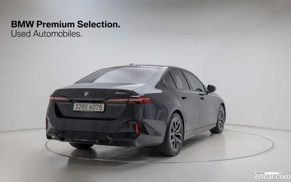 BMW 5 Series 523d M 2025 — thumbnail 2