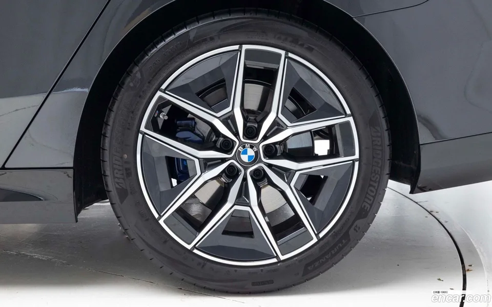 BMW 5 Series 523d M 2025 — thumbnail 5