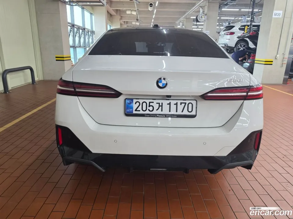 BMW 5 Series 520i M 2025 — thumbnail 3