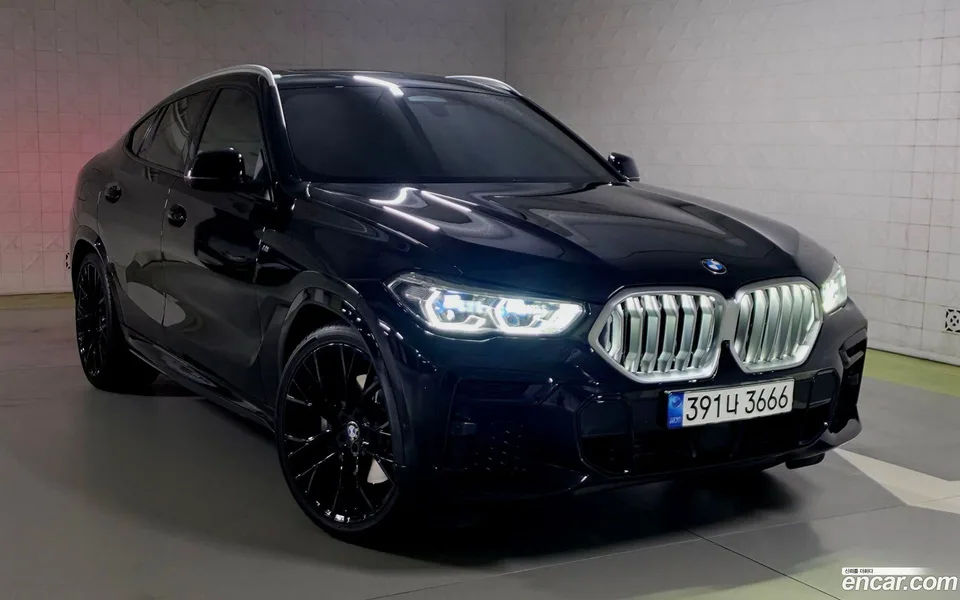 BMW X6 xDrive40i M 2022 — photo 1, buy with delivery to Moscow
