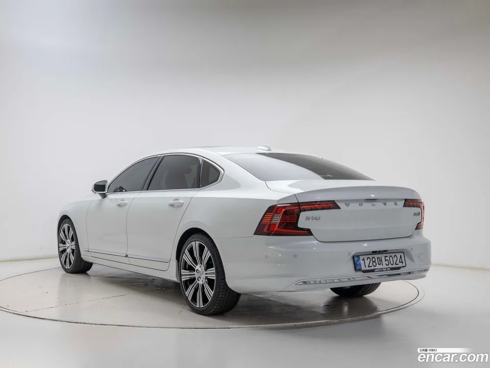 Volvo S90 B6 AWD 2024 — thumbnail 4
