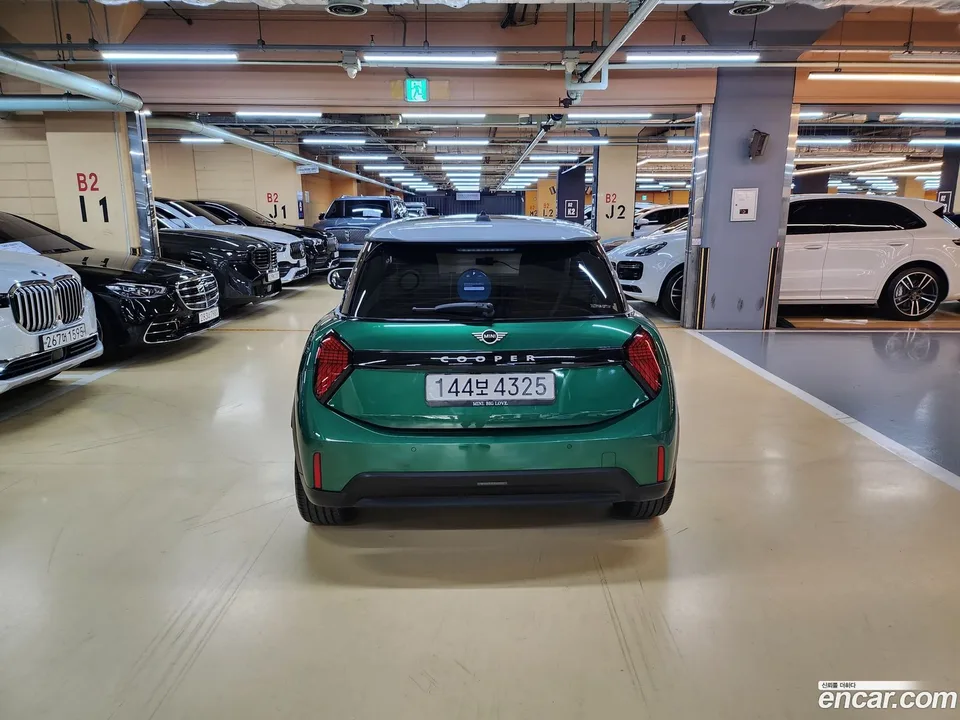MINI Cooper C 2025 — thumbnail 4
