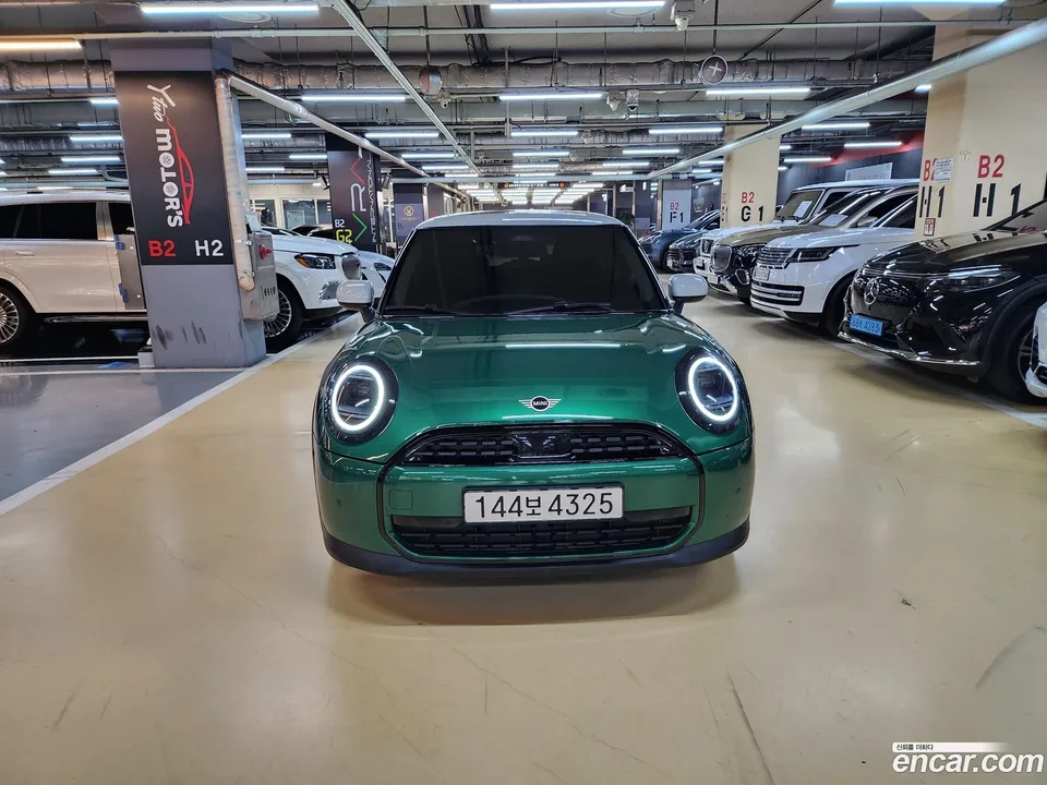 MINI Cooper C 2025 — photo 1, buy with delivery to Moscow