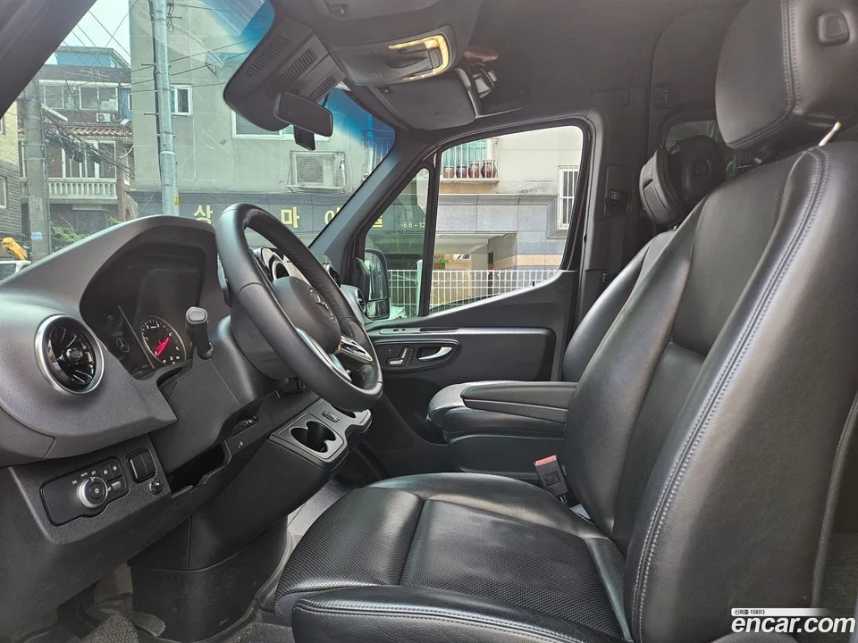 Mercedes-Benz Sprinter 3.0 2023 — thumbnail 4