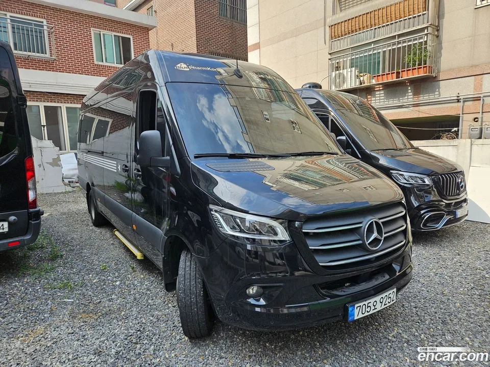 Mercedes-Benz Sprinter 3.0 2023 — photo 1, buy with delivery to Moscow