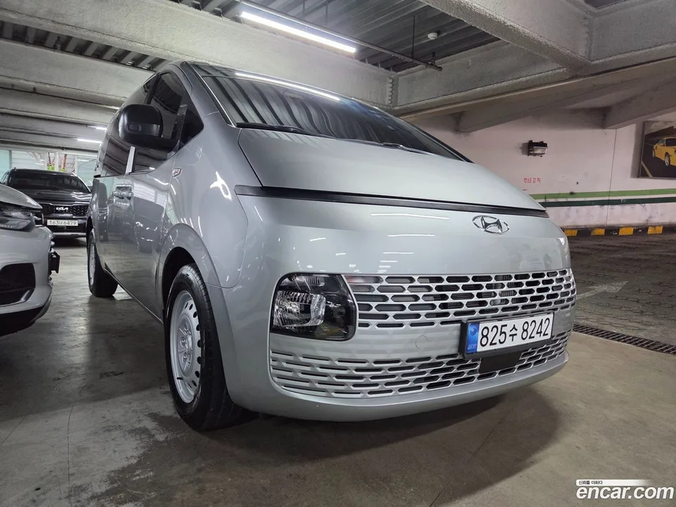 Hyundai Staria 5 2022 — photo 1, buy with delivery to Moscow
