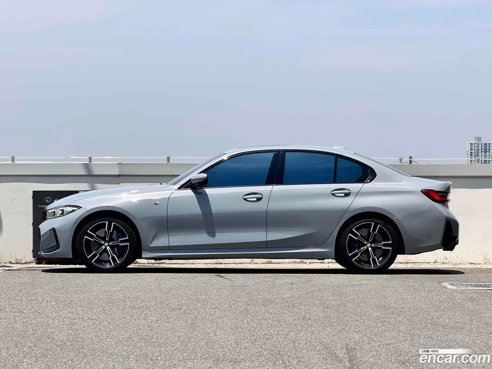 BMW 3 Series 320i M 2023 — thumbnail 4
