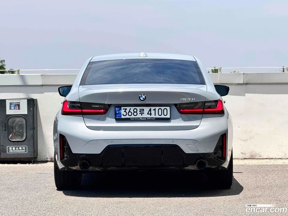 BMW 3 Series 320i M 2023 — thumbnail 5