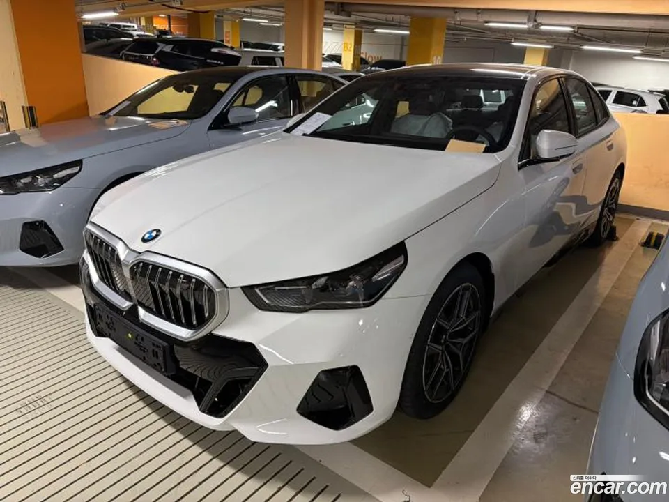 BMW 5 Series 520i M 2026 — photo 1, buy with delivery to Moscow