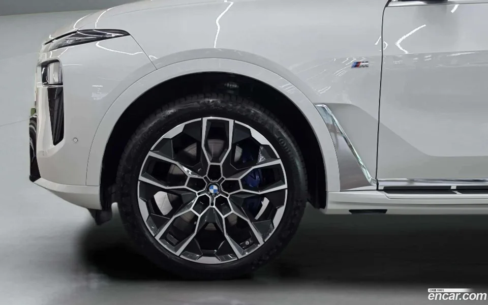 BMW X7 xDrive 40i M 6 2025 — thumbnail 2