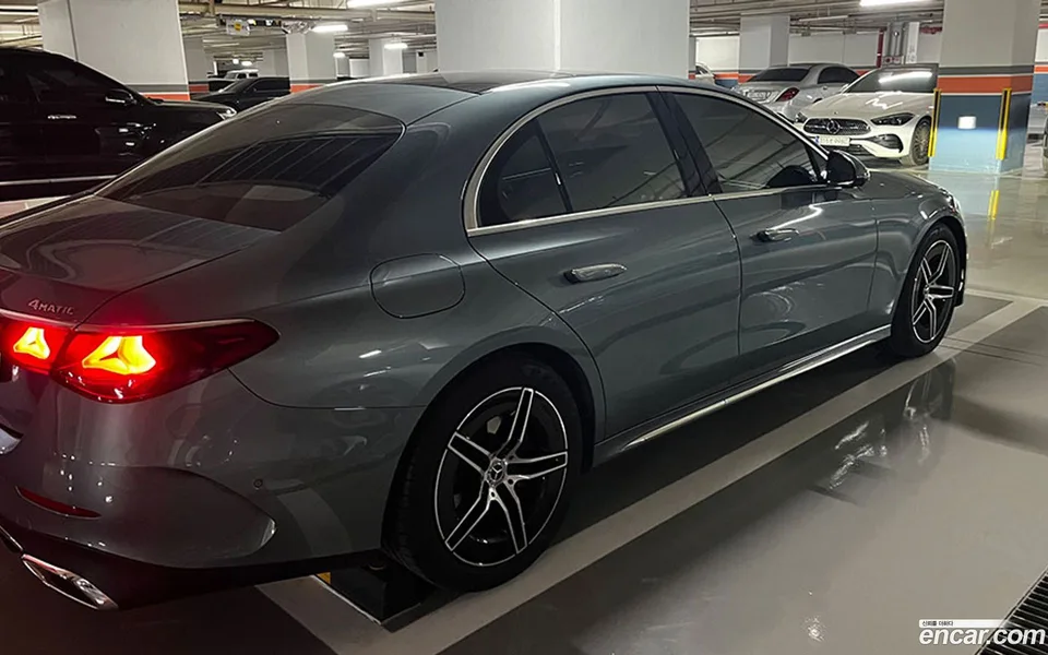 Mercedes-Benz E-Class E300 4MATIC AMG Line 2025 — thumbnail 3