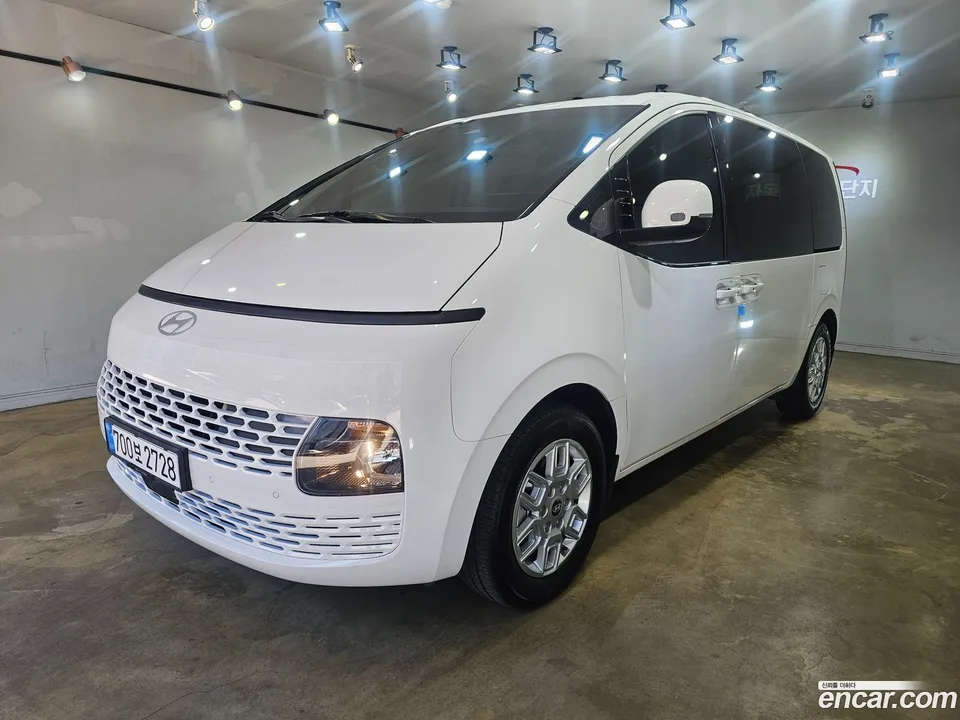Hyundai Staria HEV 1.6 11 2024 — photo 1, buy with delivery to Moscow