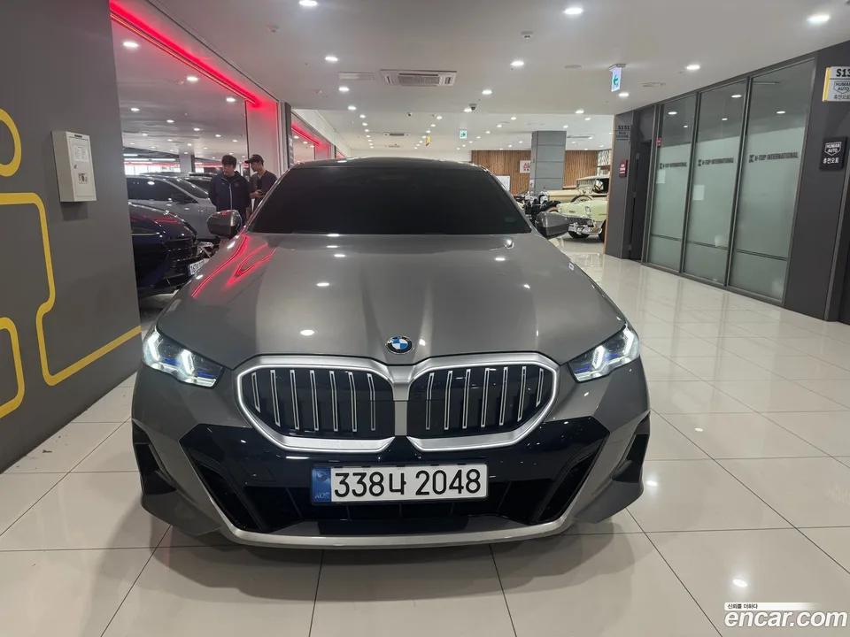 BMW 5 Series 520i M 2025 — thumbnail 3