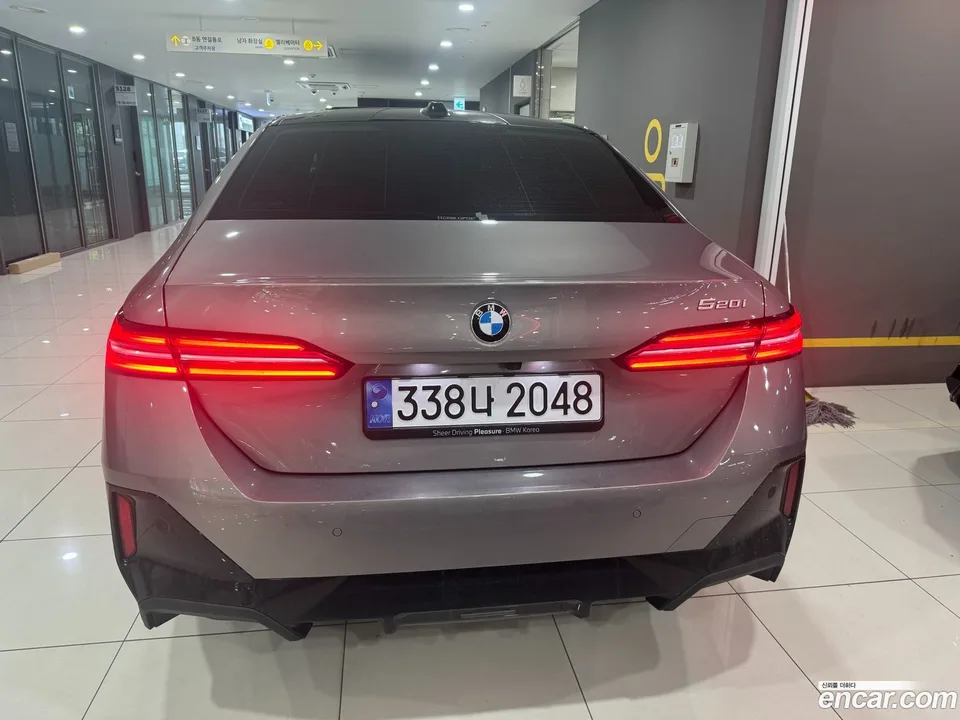 BMW 5 Series 520i M 2025 — thumbnail 4