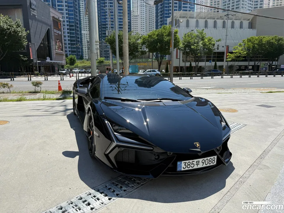 Lamborghini Revuelto 6.5 V12 2025 — thumbnail 3