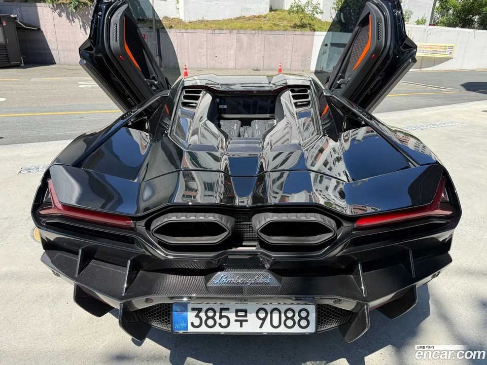 Lamborghini Revuelto 6.5 V12 2025 — thumbnail 4