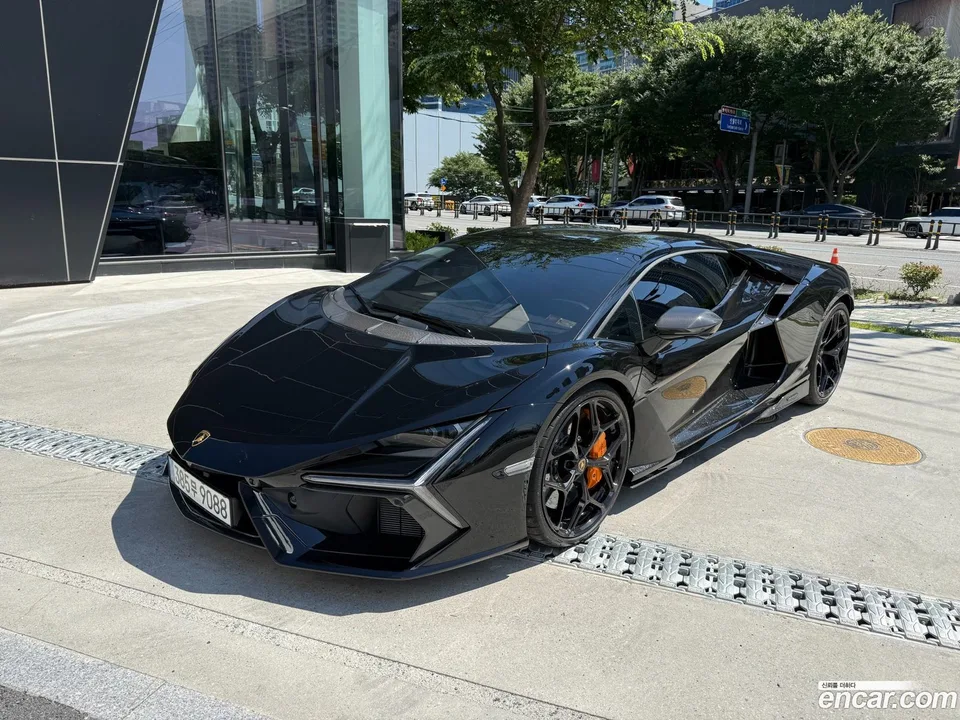 Lamborghini Revuelto 6.5 V12 2025 — photo 1, buy with delivery to Moscow