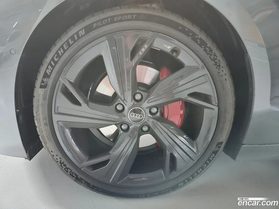 Audi A6 e- S Line 2025 — thumbnail 5