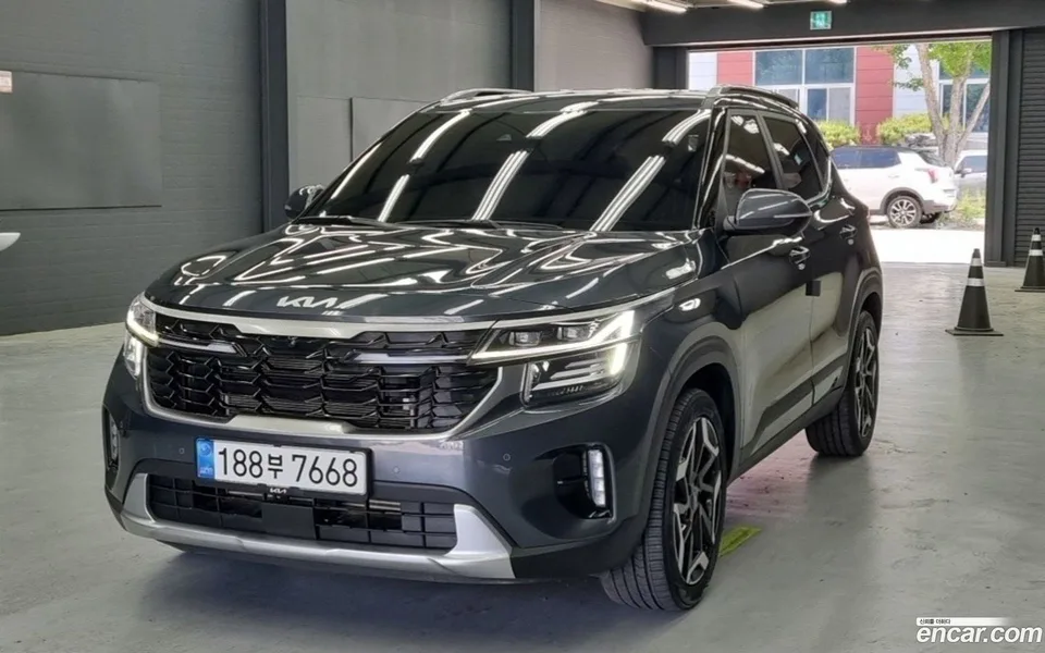Kia Seltos 1.6 2WD 2022 — photo 1, buy with delivery to Moscow