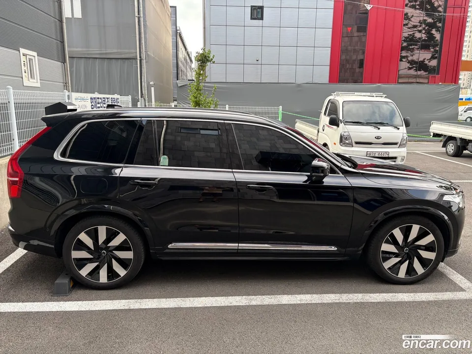 Volvo XC90 T8 2024 — thumbnail 2