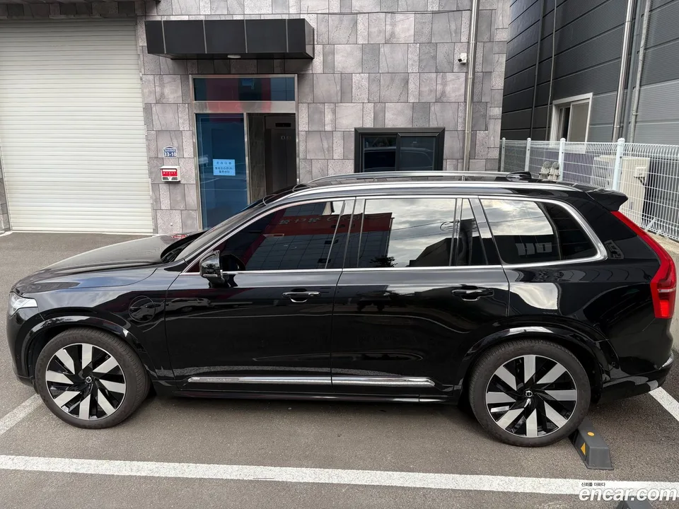 Volvo XC90 T8 2024 — thumbnail 4