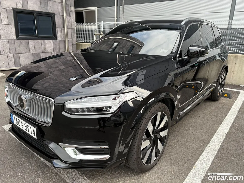 Volvo XC90 T8 2024 — photo 1, buy with delivery to Moscow