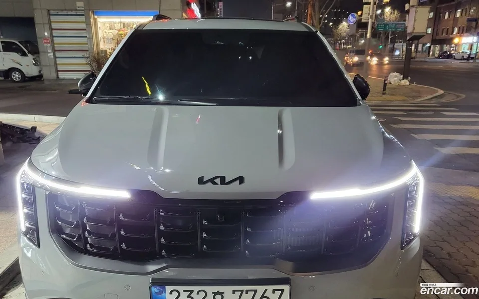 Kia Carnival HEV 9 X Line 2026 — photo 1, buy with delivery to Moscow