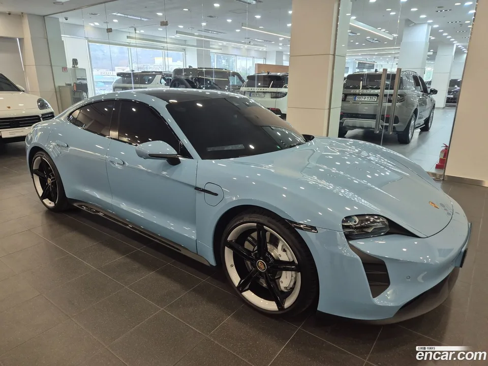 Porsche Taycan GTS 2023 — thumbnail 2