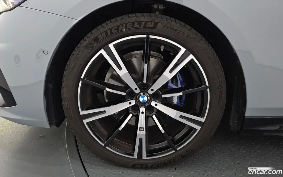 BMW 5 Series 530i xDrive M 2025 — thumbnail 2