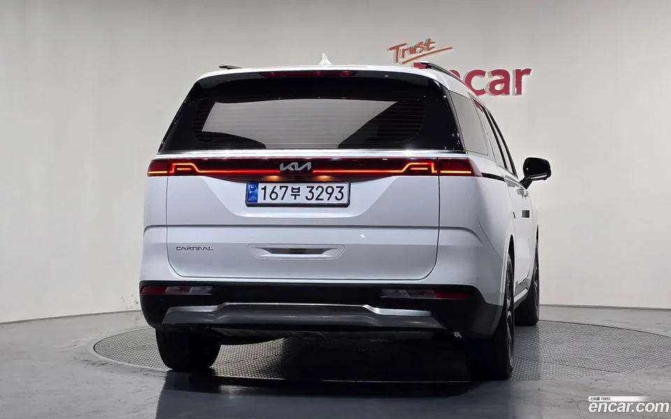Kia Carnival 9 2023 — thumbnail 4