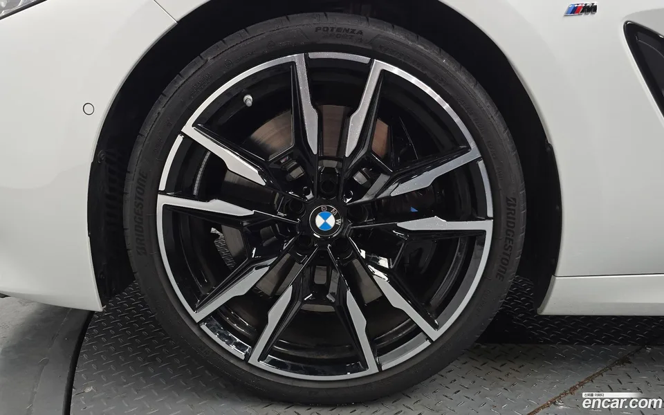 BMW 8 Series M850i xDrive 2025 — thumbnail 2