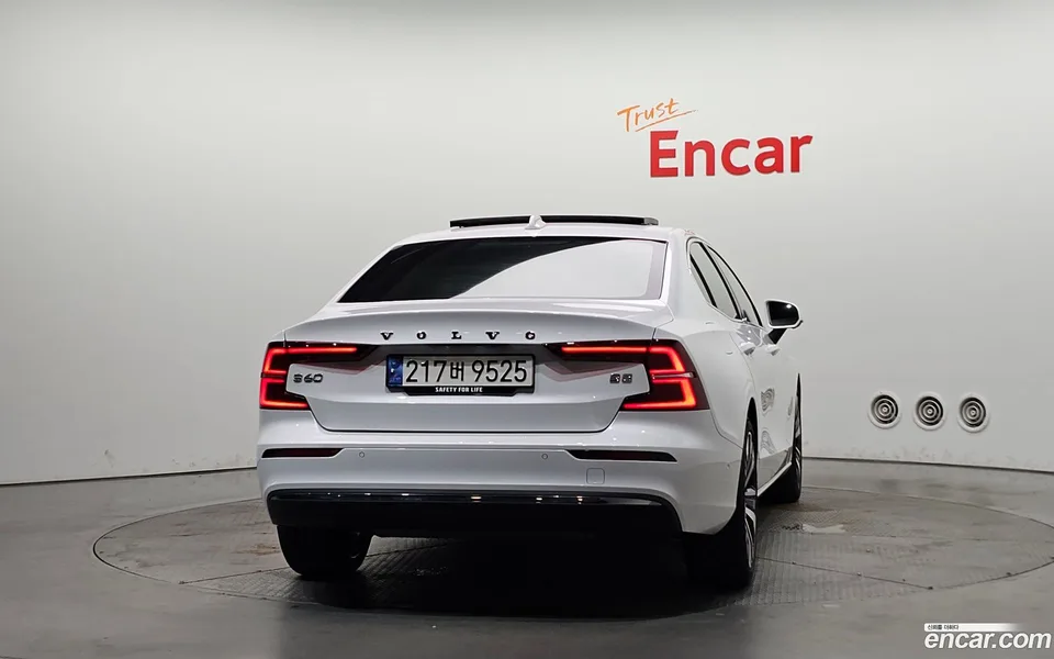 Volvo S60 B5 2024 — thumbnail 4