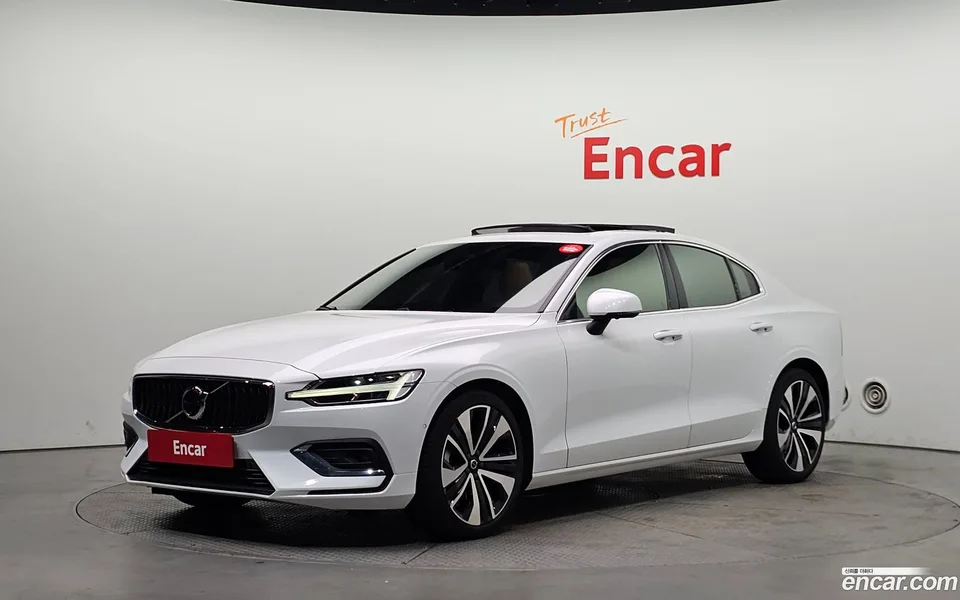 Volvo S60 B5 2024 — photo 1, buy with delivery to Moscow