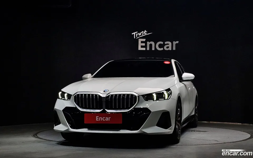 BMW 5 Series 530i xDrive M 2025 — thumbnail 3