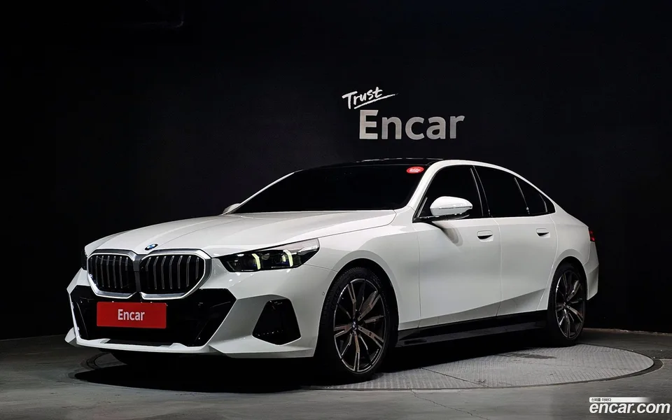 BMW 5 Series 530i xDrive M 2025 — photo 1, buy with delivery to Moscow