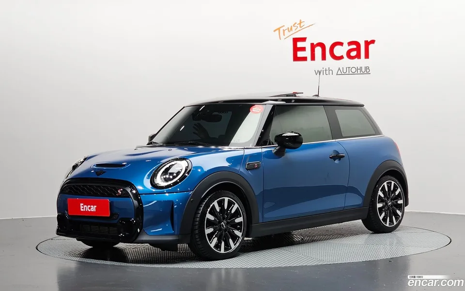 MINI Cooper S 2023 — фото 1, купить с доставкой в Москву