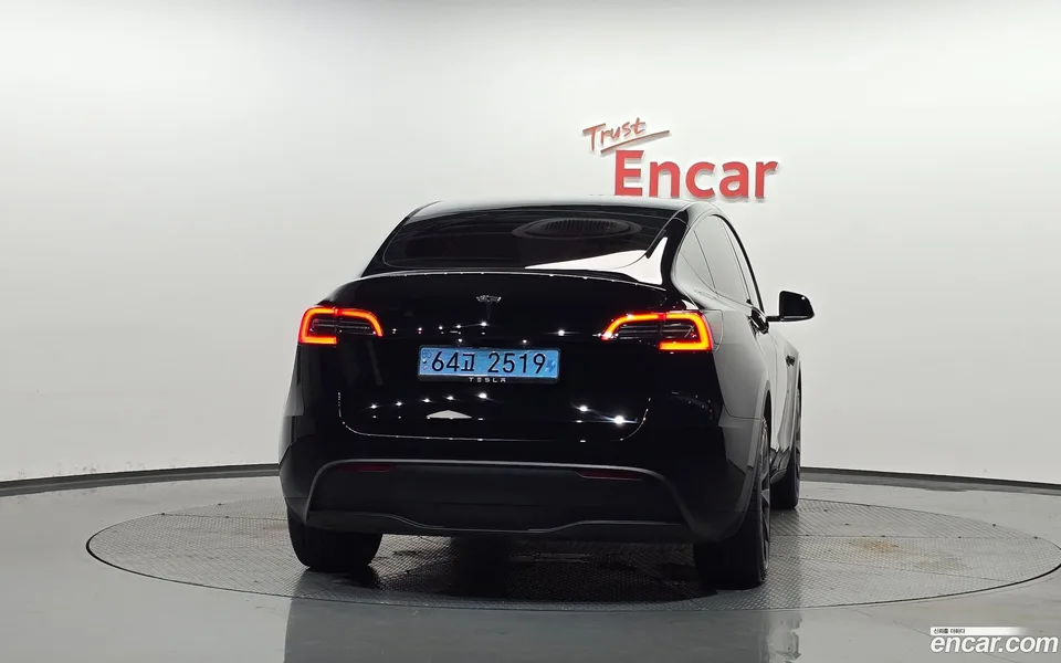 Tesla Model Y RWD 2024 — thumbnail 4