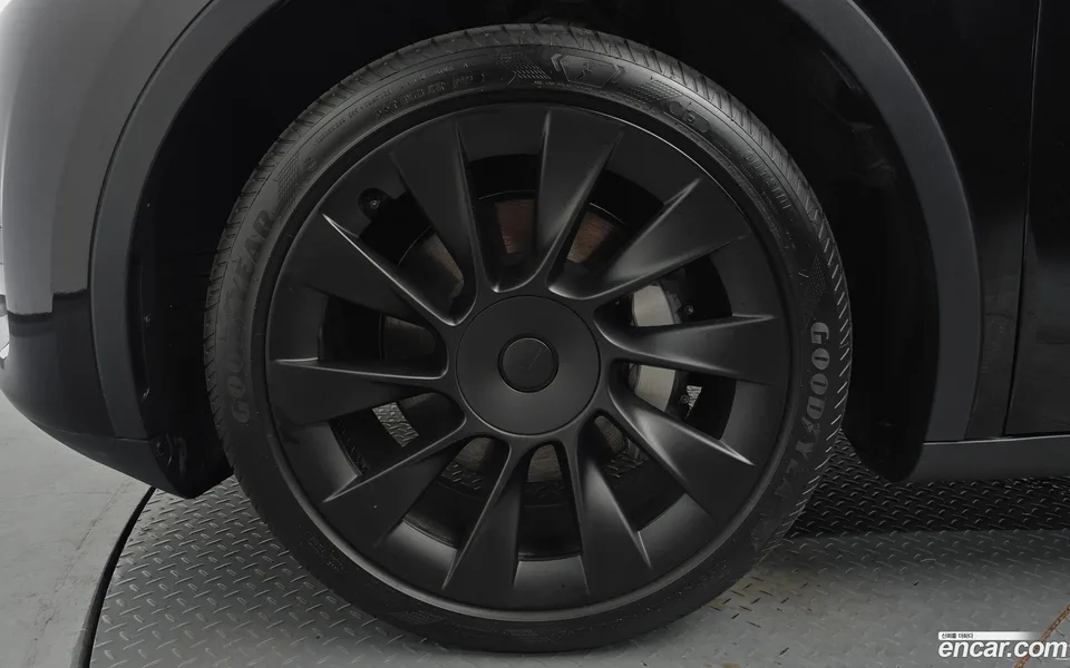 Tesla Model Y RWD 2024 — thumbnail 5