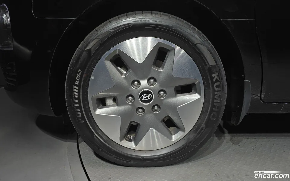 Hyundai Staria 9 2025 — thumbnail 5