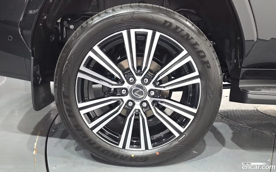 Lexus LX 700h 2026 — thumbnail 2